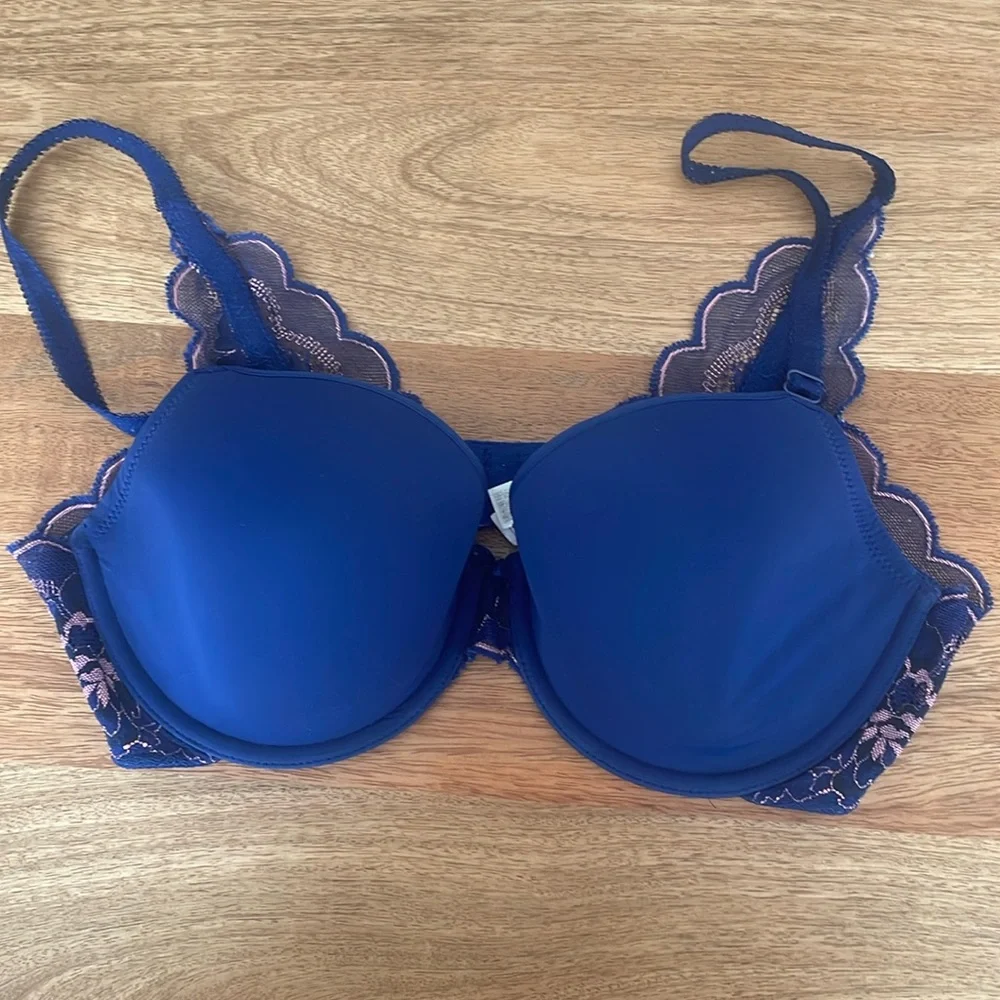 EUC Wacoal lace lined T-Shorts bra, size 36D - Picture 1 of 3